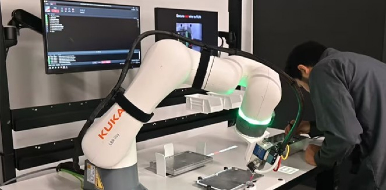 Cobots and Augmented Reality for Electronics Assem...