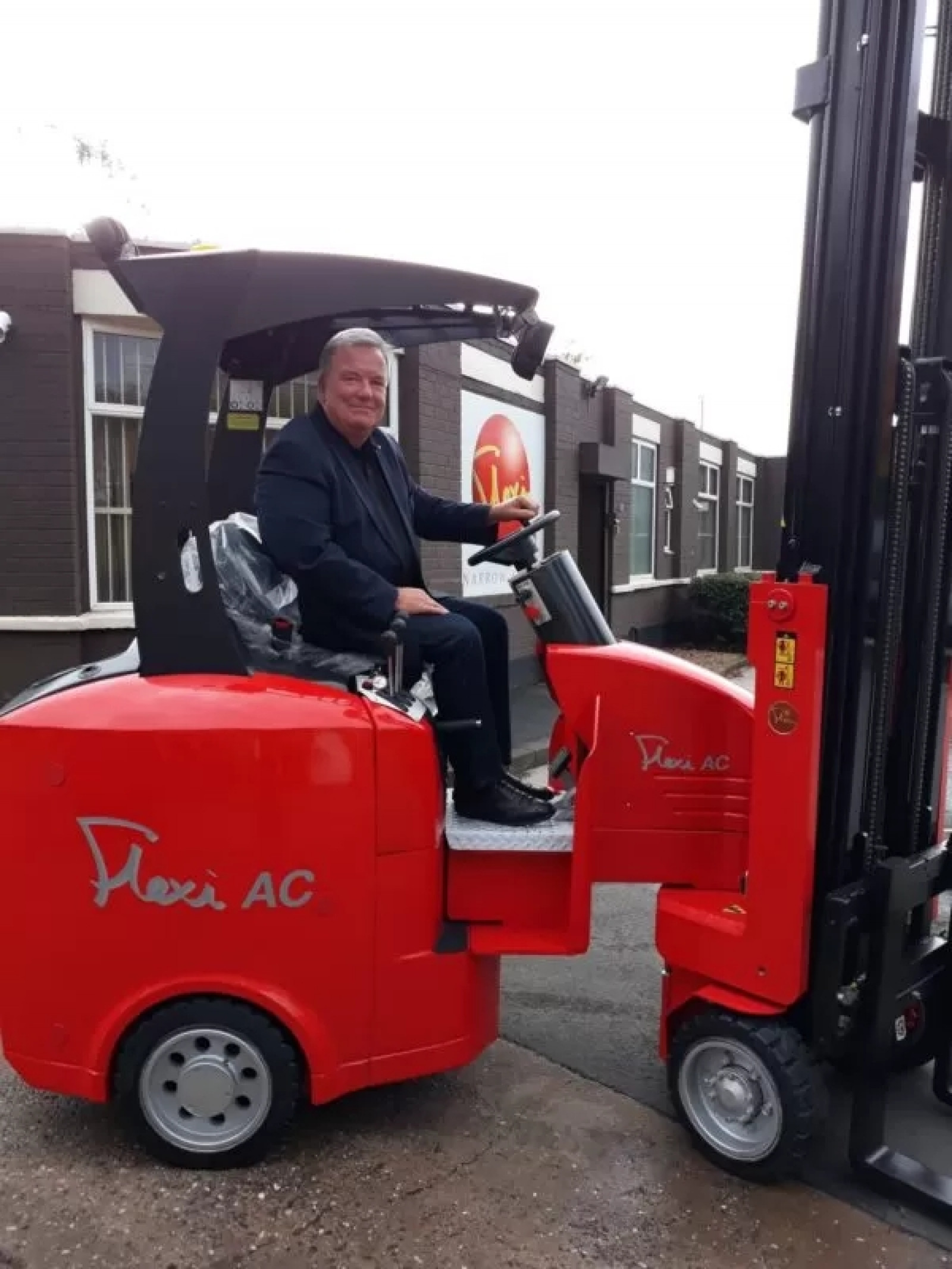 Praise for staff who have kept Narrow Aisle open f...