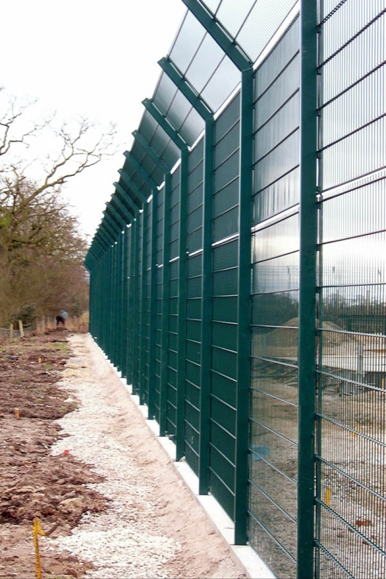 Demountable fencing secures EDF underground gas ch...