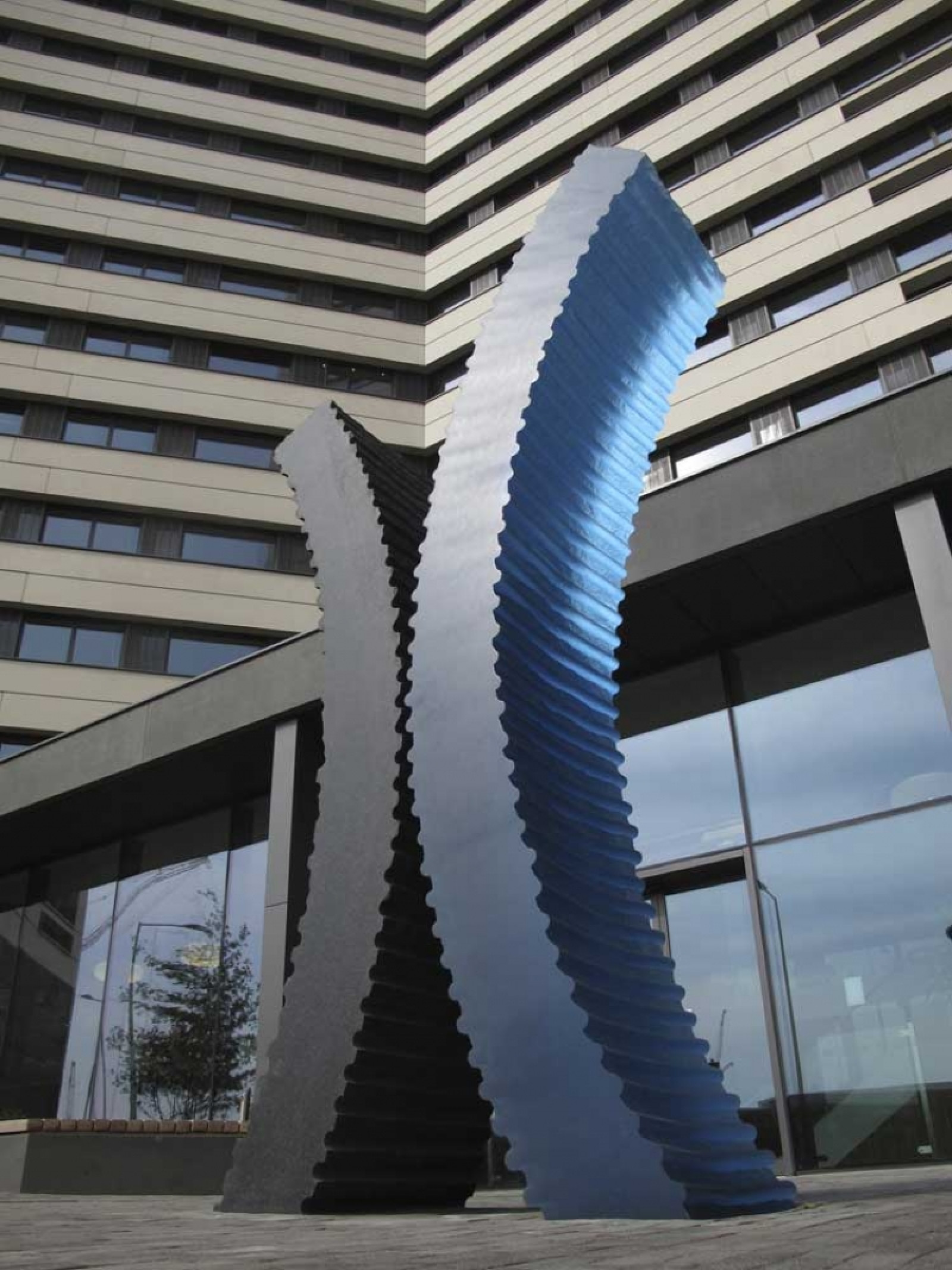 Huge London sculpture made in Birmingham!