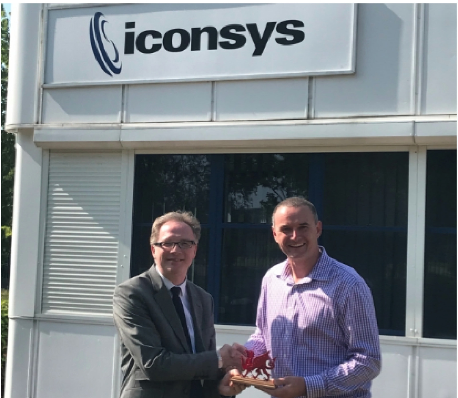 TATA STEEL PRESENT AWARD TO ICONSYS