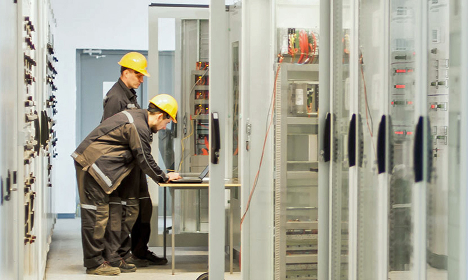 EMKA Swinghandle locking solutions for Switch and...