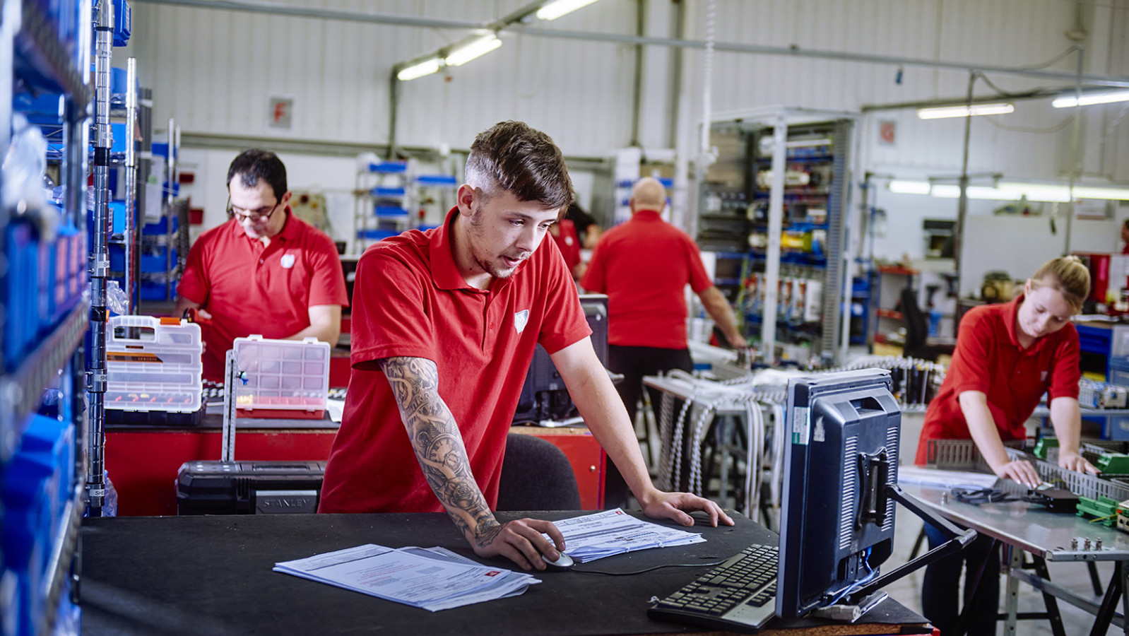 Manufacturers turn to âoutsourcingâ to combat...