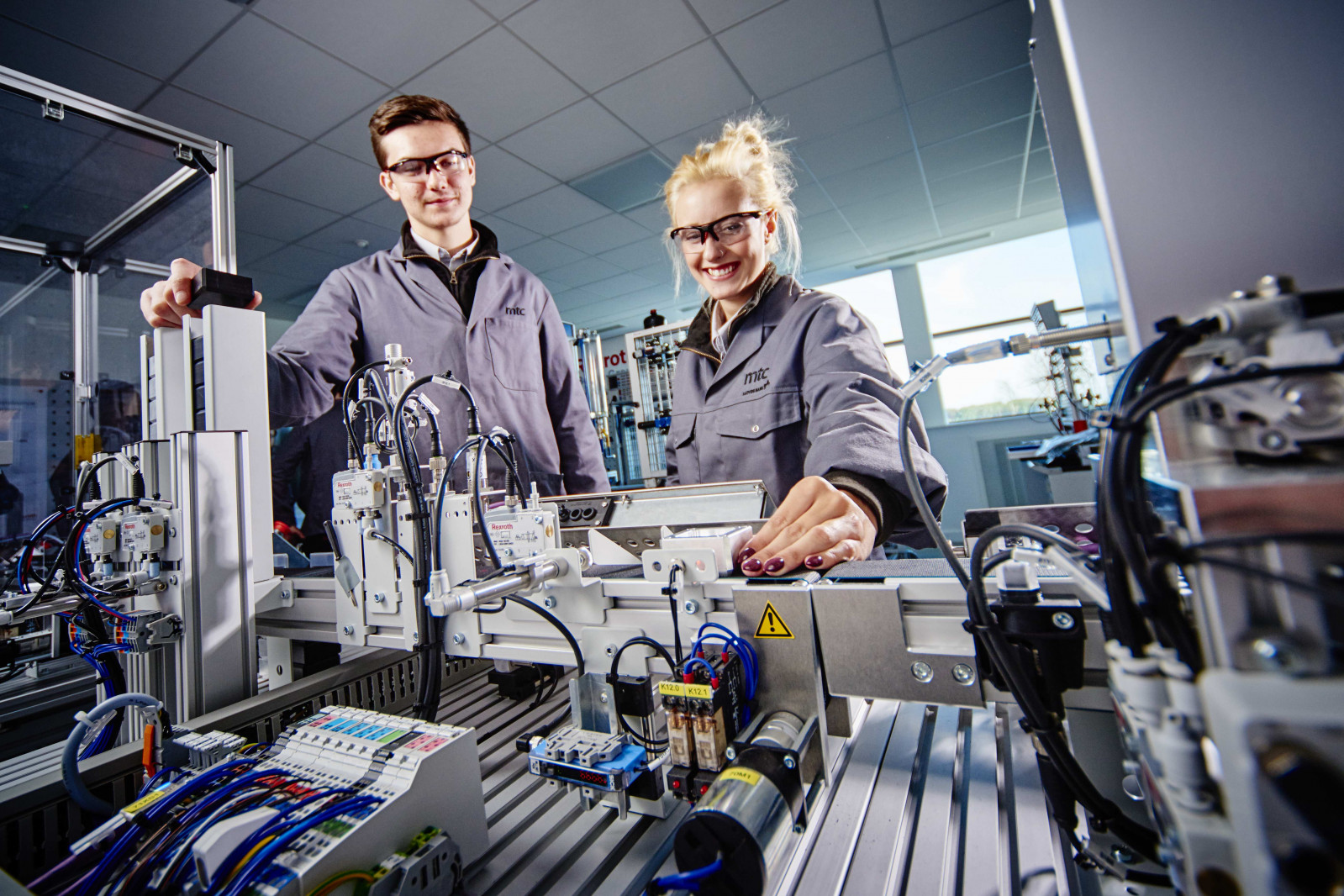 MANUFACTURING TECHNOLOGY CENTRE LOOKS TO PLACE APP...