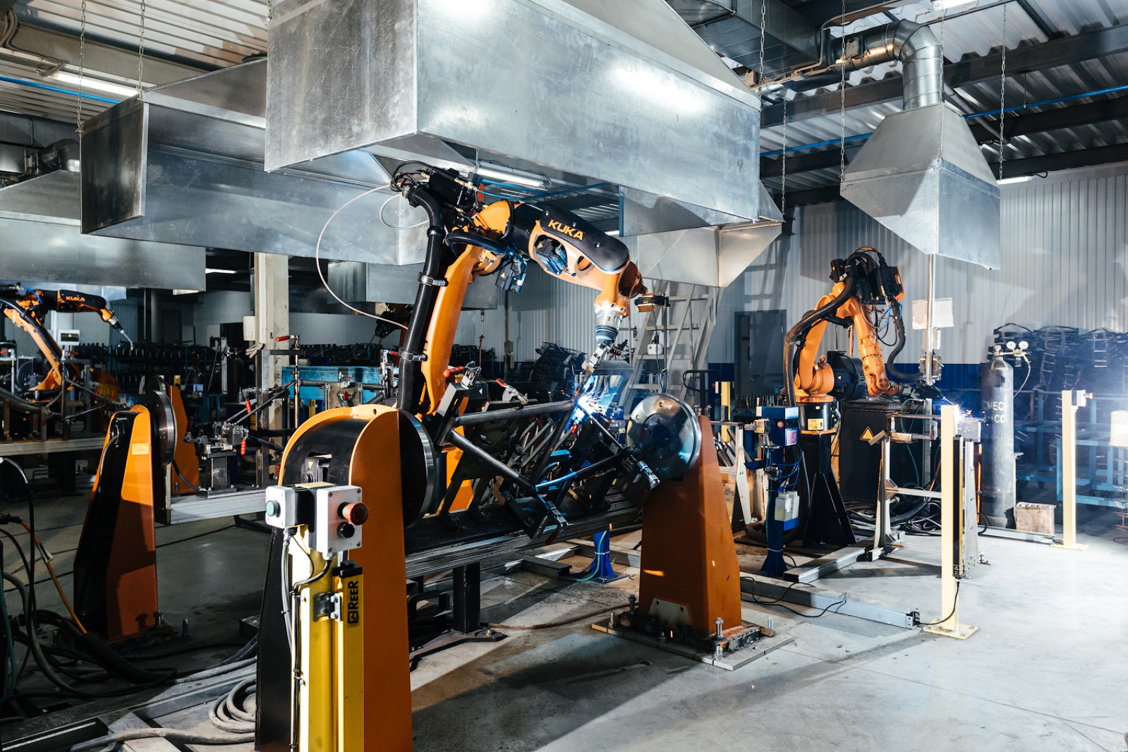 forberede undskyld berolige Made in the Midlands | KUKA Robotics UK Limited | Contact | Robot Systems,  Production Machines, Production Systems, Industrial Robots, Mobility,  Process Technologies
