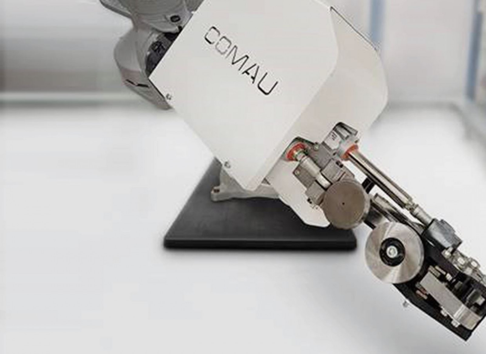 Made in the Midlands Comau Launches a Revolutionary Hemming Process